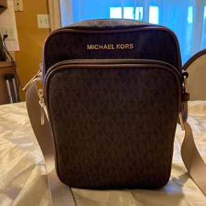 EUC, Michael Kors Crossbody, Carried 2 times, Very cute, large zip pocket on